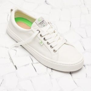 Cariuma Sneakers White size 7